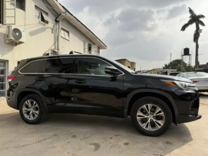 Toyota Highlander   - 2014