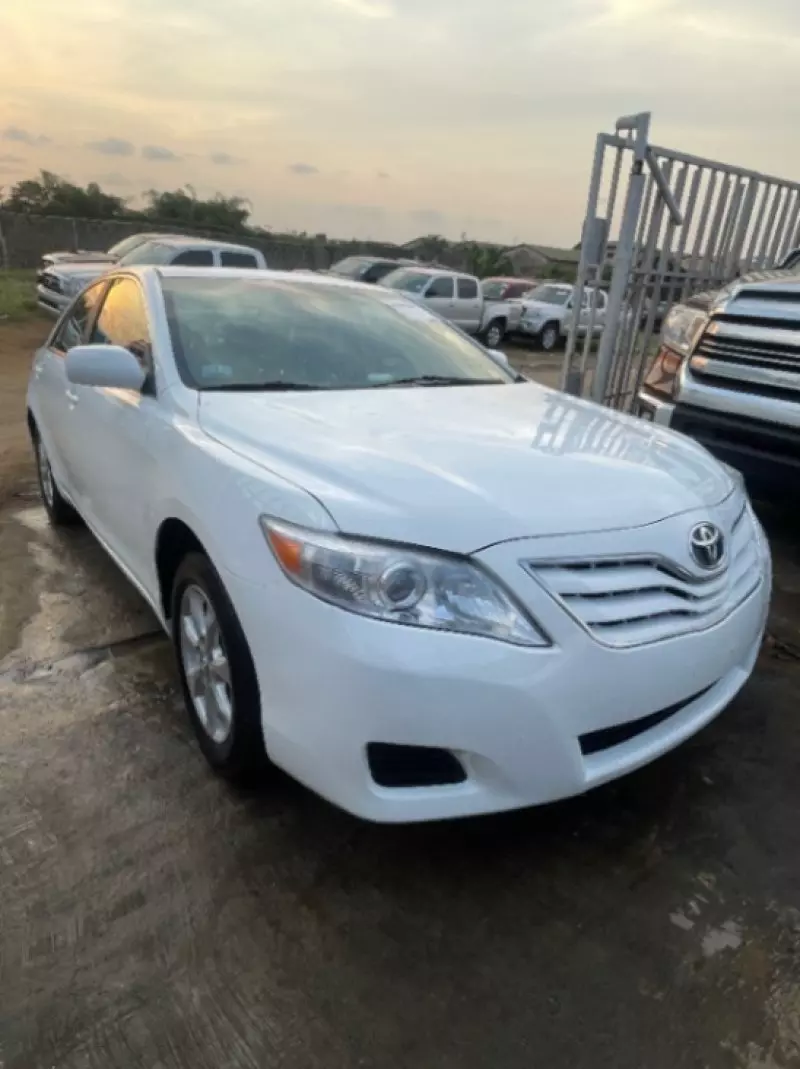 Toyota Camry   - 2011