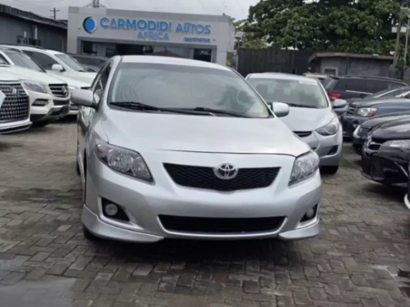 Toyota Corolla   - 2009