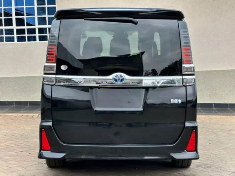 Toyota Voxy    - 2018