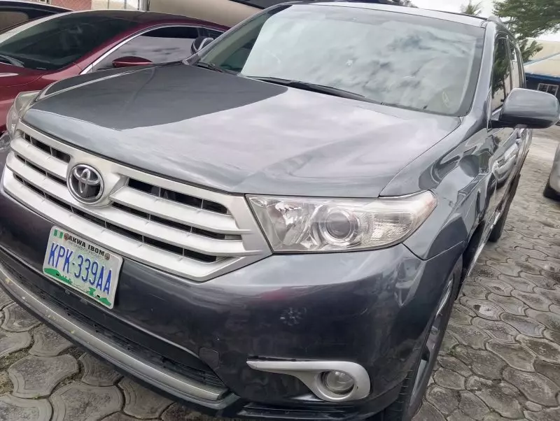 Toyota Highlander   - 2013