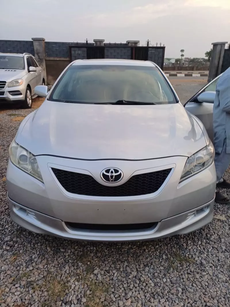 Toyota Camry   - 2009