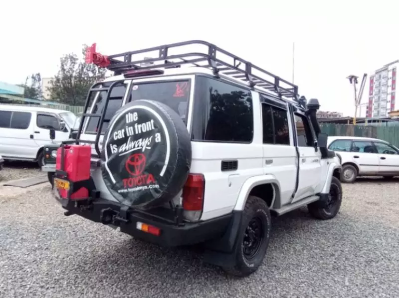 Toyota Land Cruiser   - 2010