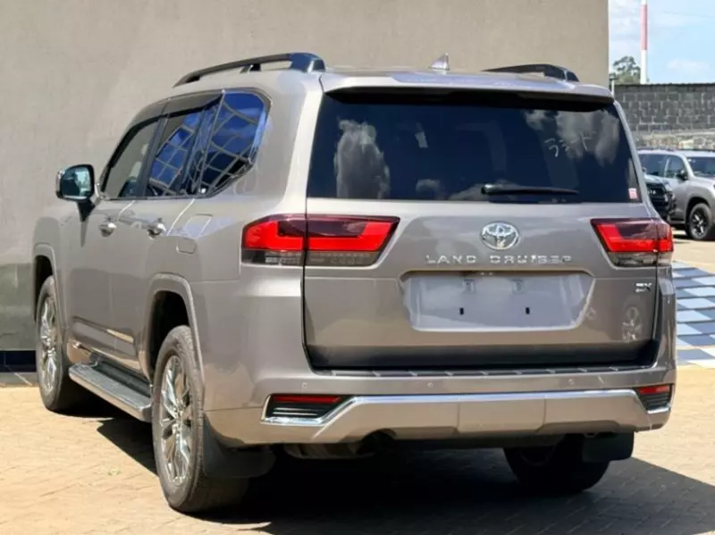 Toyota LAND CRUISER 300 LC300