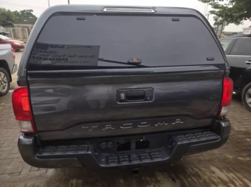 Toyota Tacoma   - 2017