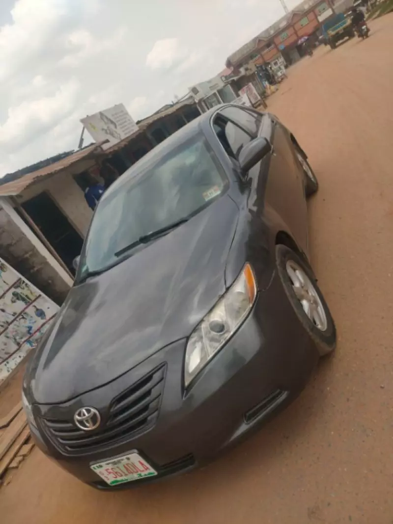 Toyota Camry   - 2009