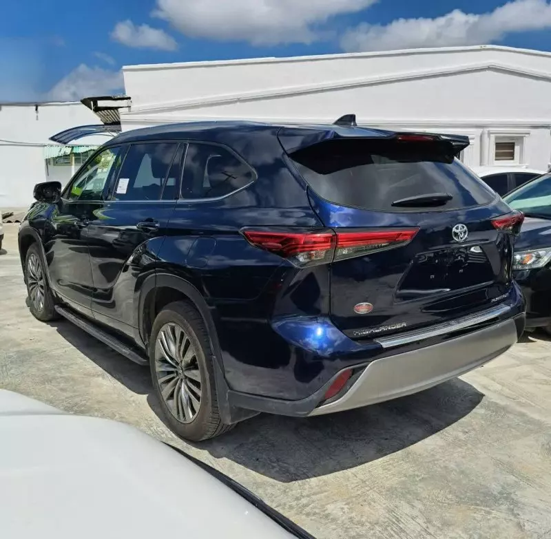 Toyota Highlander   - 2021