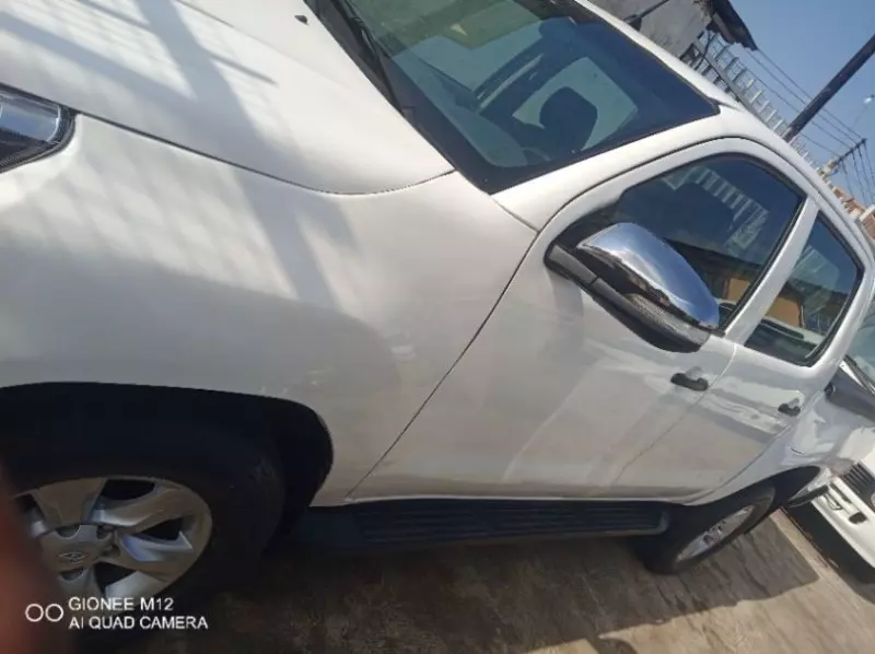 Toyota Hilux   - 2015