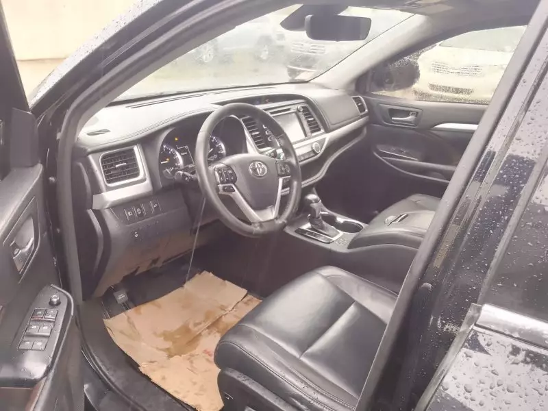 Toyota Highlander   - 2017