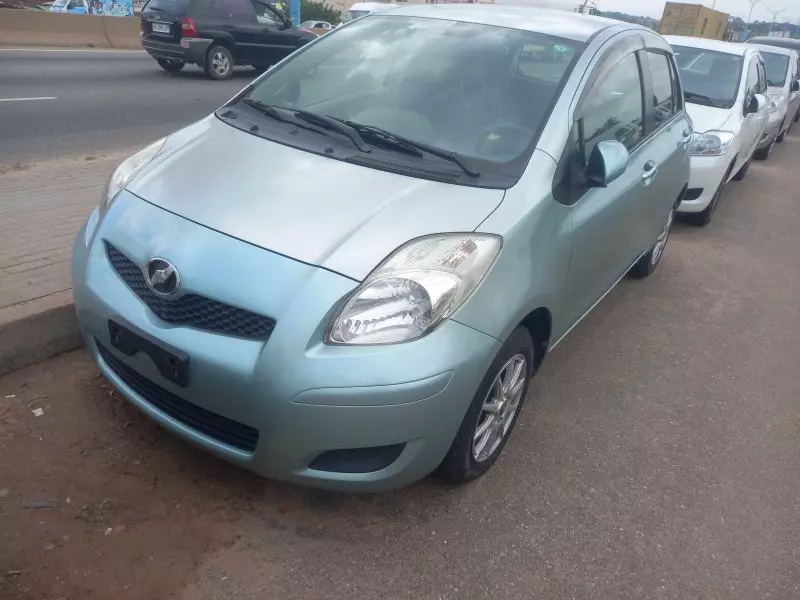 Toyota Vitz   - 2011