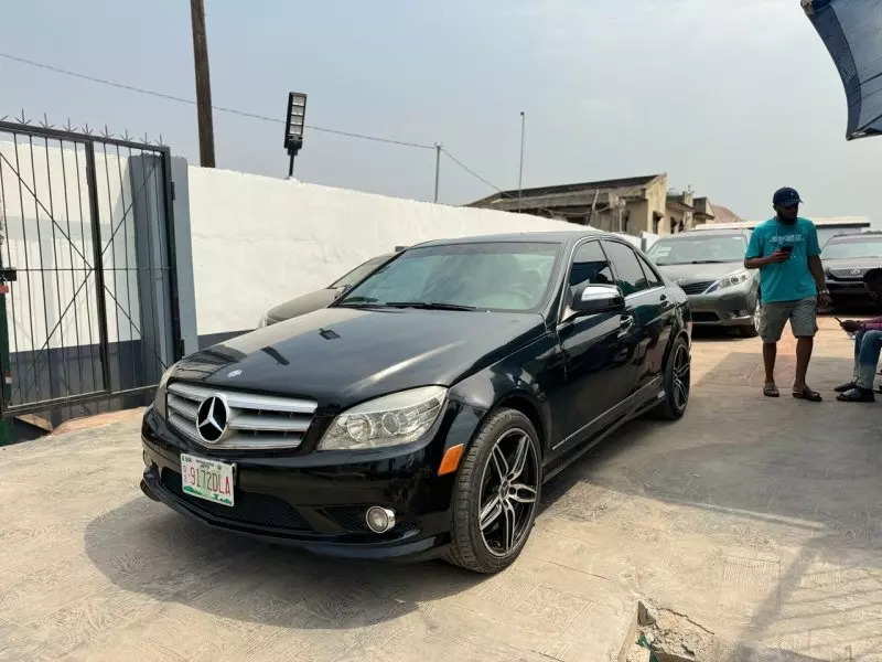 Mercedes-Benz C 300   - 2011