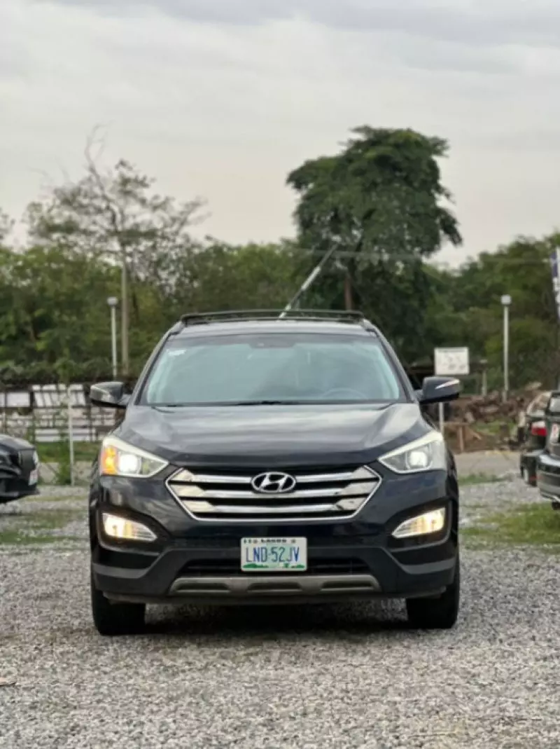 Hyundai Santa Fe   - 2013