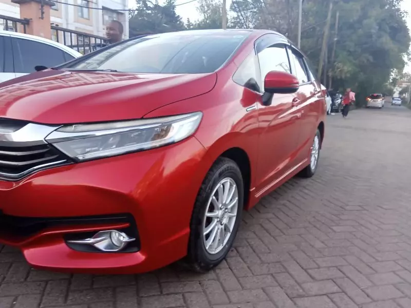 Honda Fit shuttle hybrid   - 2017