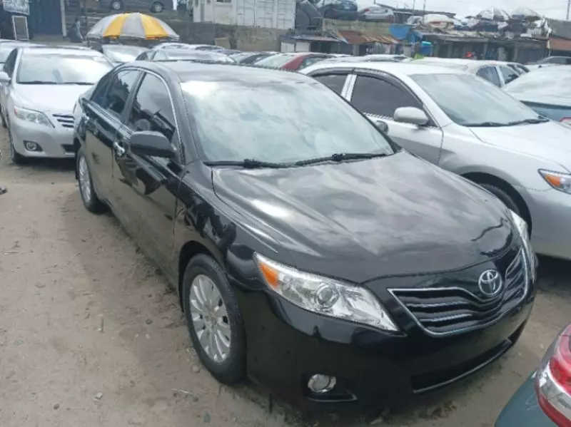 Toyota Camry   - 2011