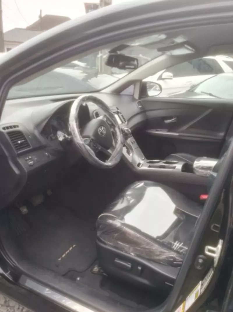 Toyota Venza   - 2014