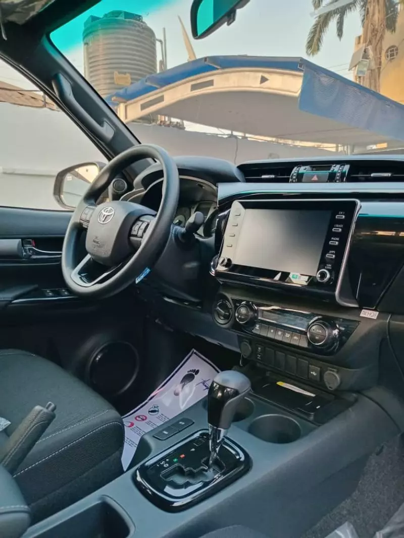 Toyota Hilux   - 2024