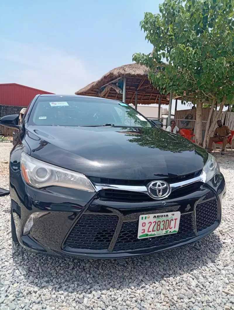 Toyota Camry   - 2016
