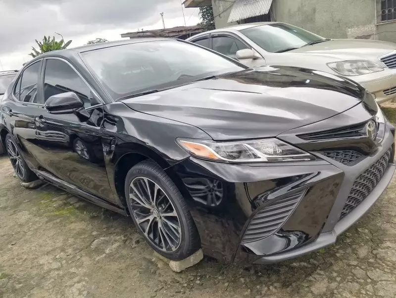 Toyota Camry   - 2018