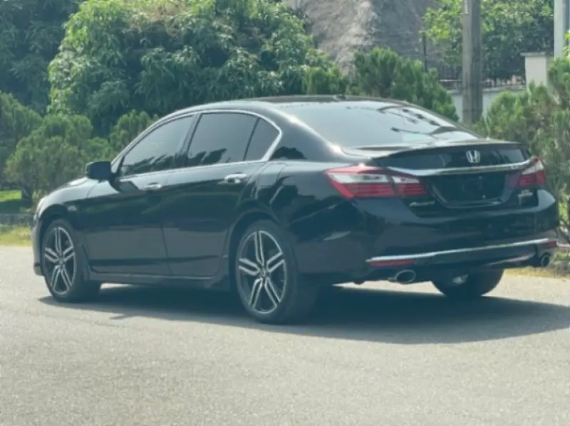 Honda Accord   - 2017