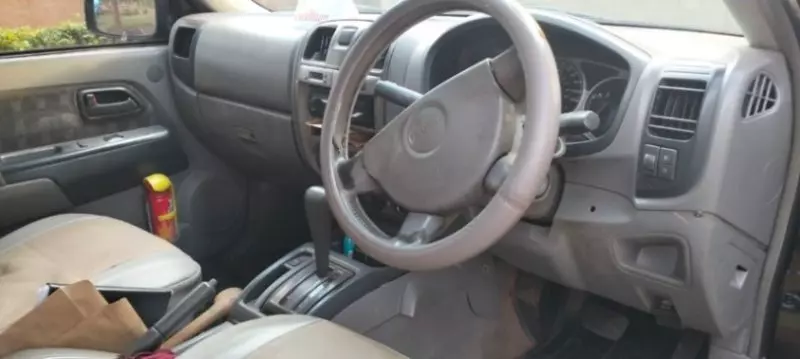 Isuzu PICK UP   - 2005