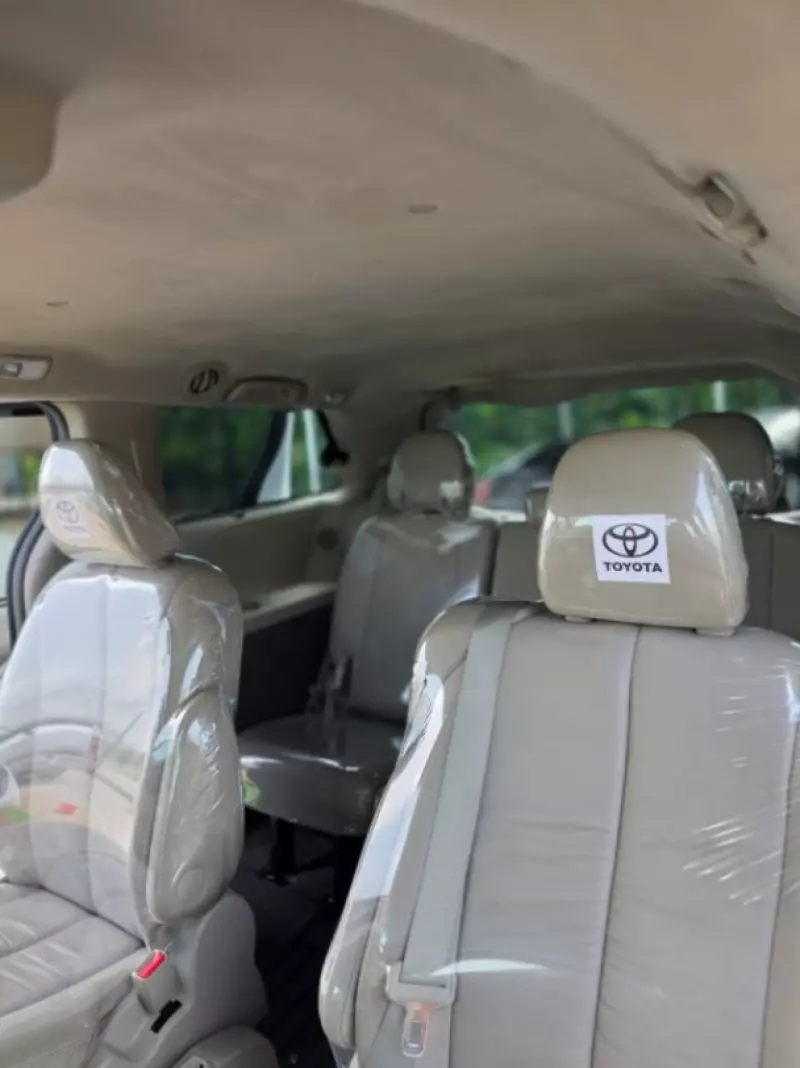 Toyota Sienna   - 2012