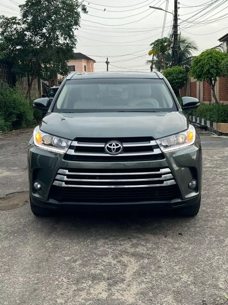 Toyota Highlander   - 2015
