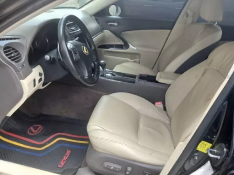 Lexus IS 250   - 2012