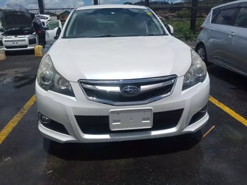 Subaru Legacy   - 2010