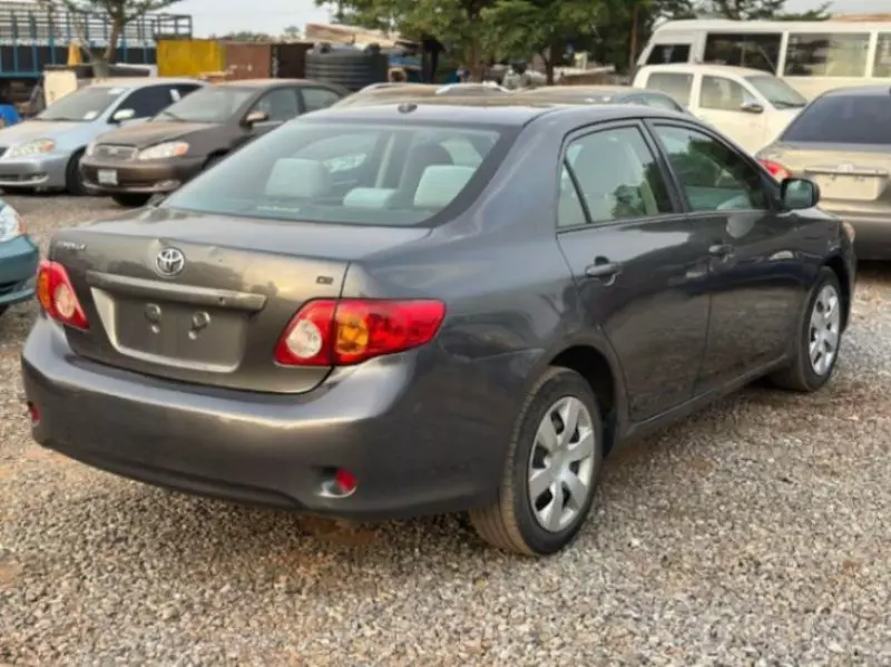 Toyota Corolla   - 2010