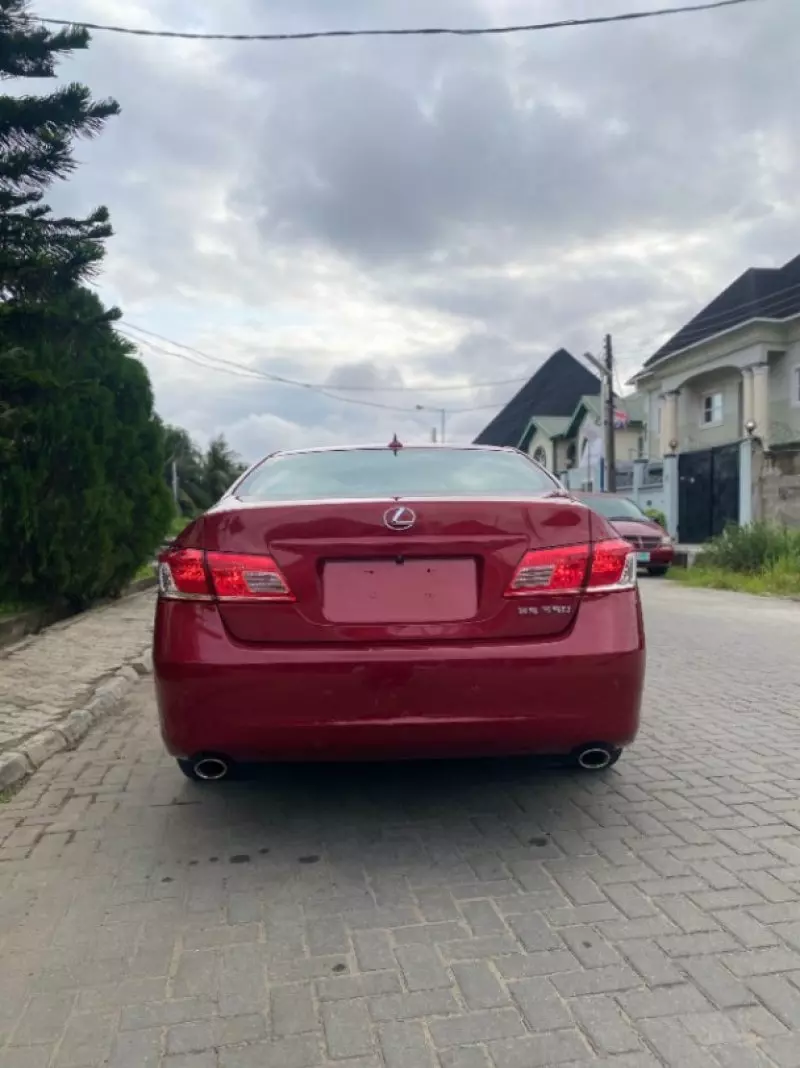 Lexus ES 350   - 2011