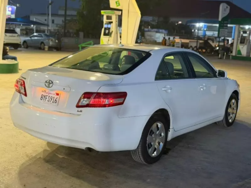 Toyota Camry   - 2011