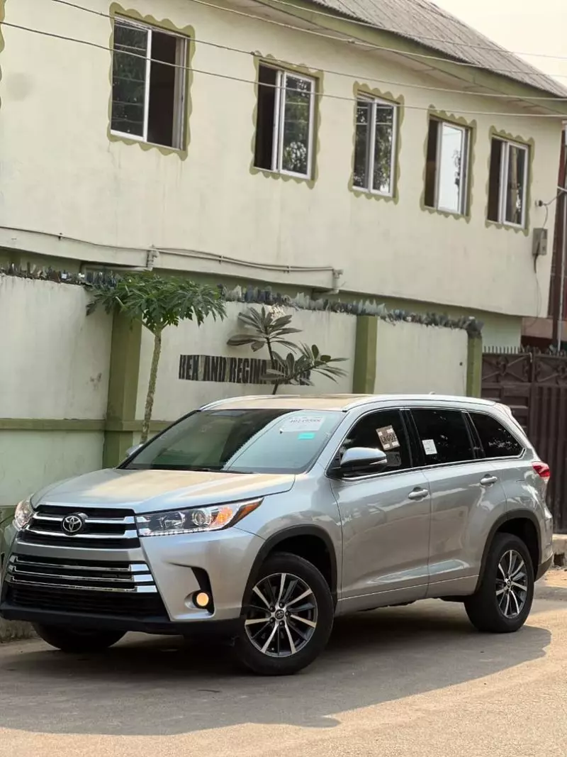 Toyota Highlander   - 2017