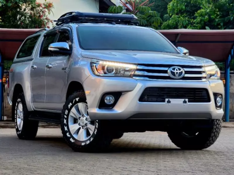 Toyota Hilux Revo    - 2017