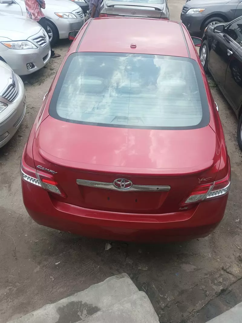 Toyota Camry   - 2011