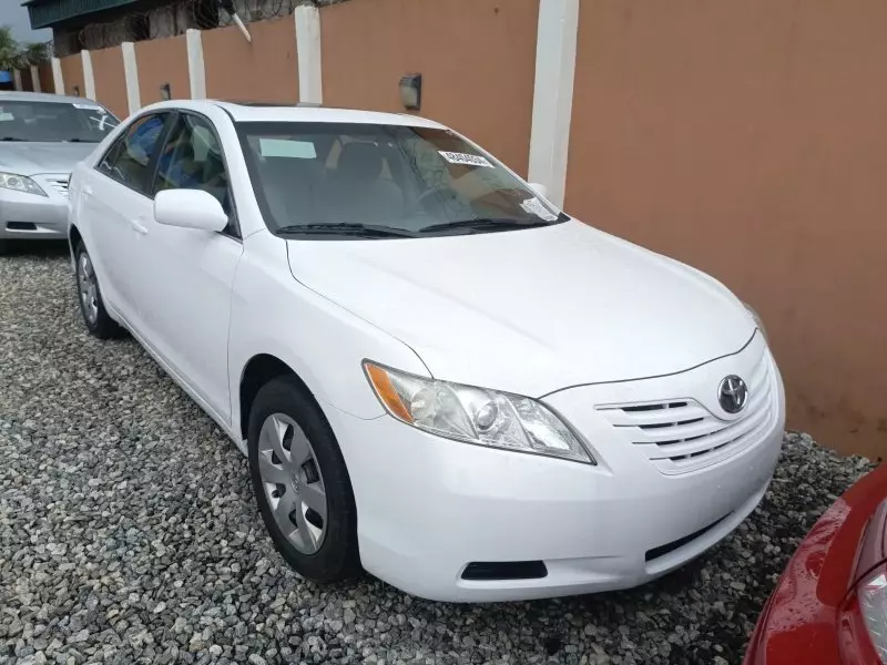 Toyota Camry   - 2009