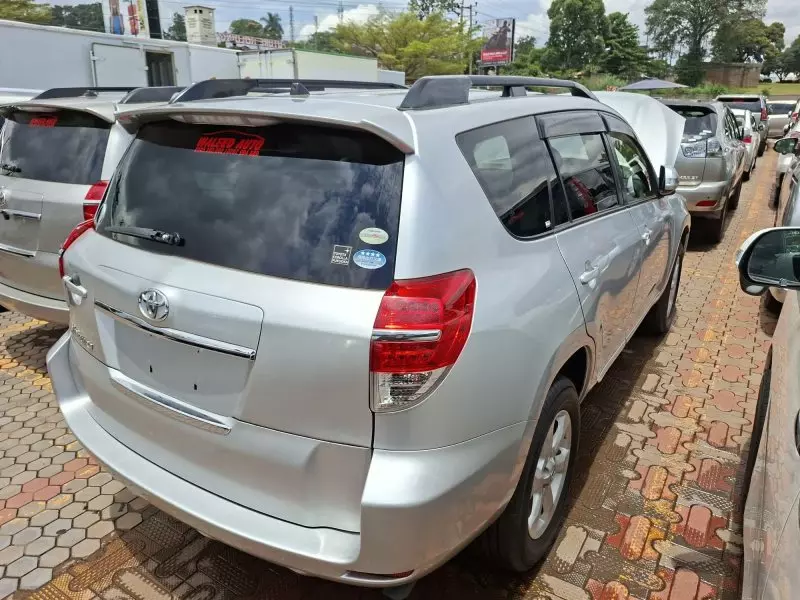 Toyota Vanguard    - 2011