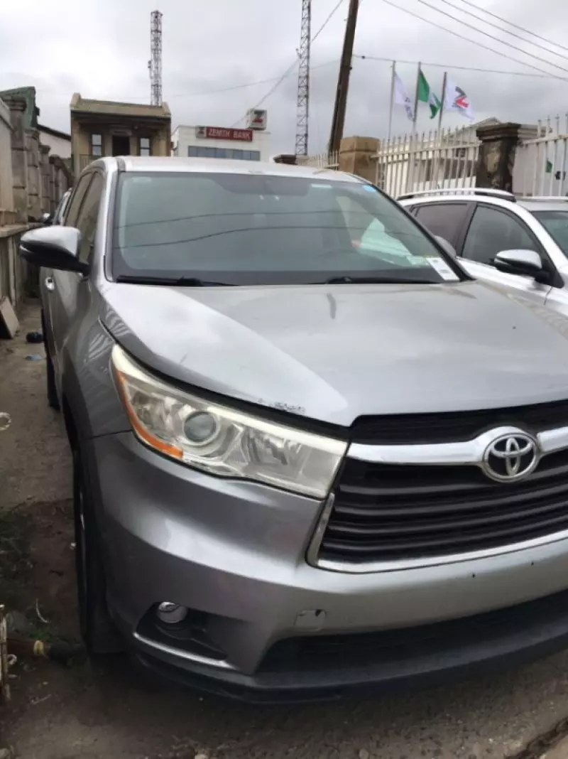 Toyota Highlander   - 2015