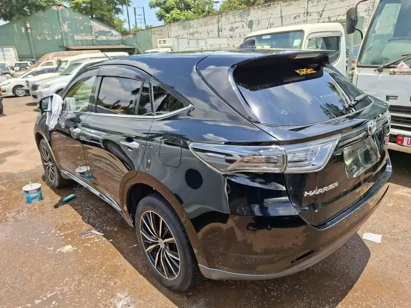Toyota Harrier   - 2017