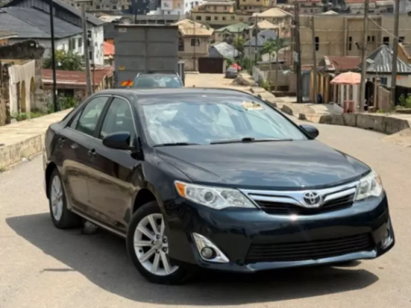 Toyota Camry   - 2013