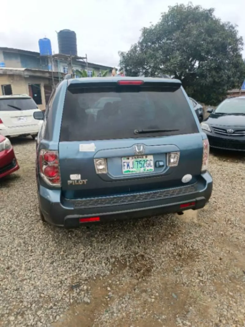 Honda Ridgeline   - 2006