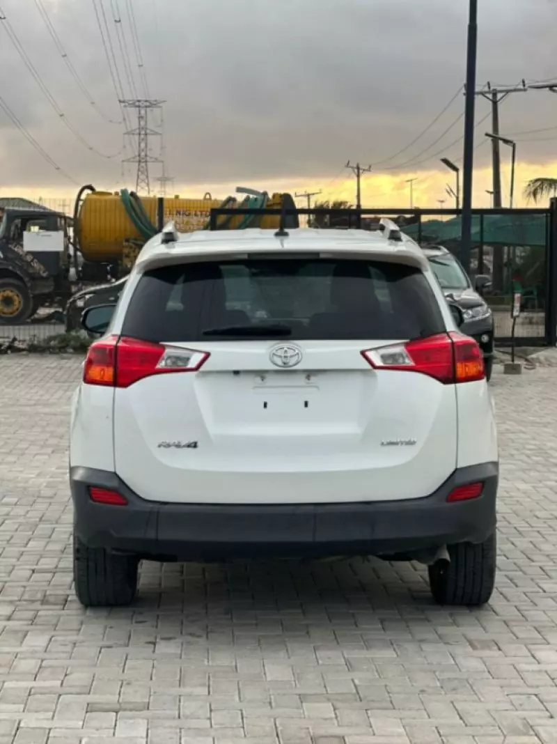 Toyota RAV4   - 2015