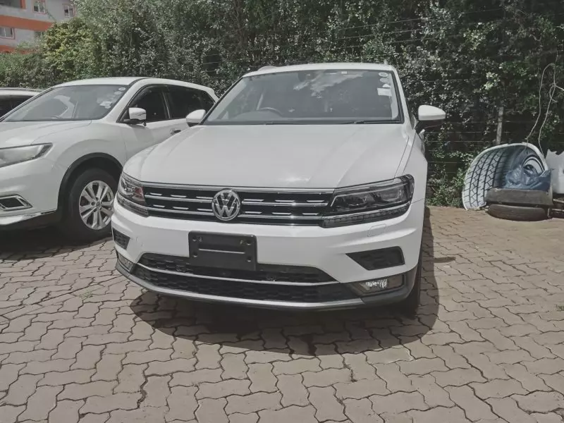 Volkswagen Tiguan   - 2017