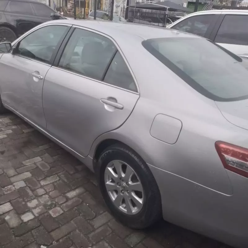Toyota Camry   - 2011