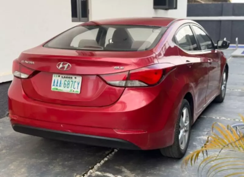 Hyundai Elantra   - 2013