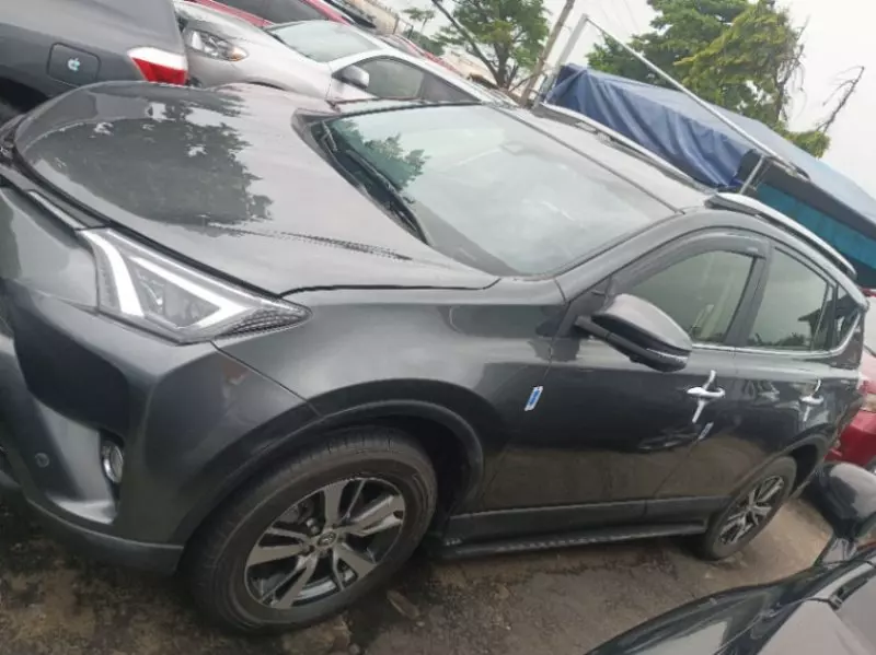 Toyota RAV 4   - 2017