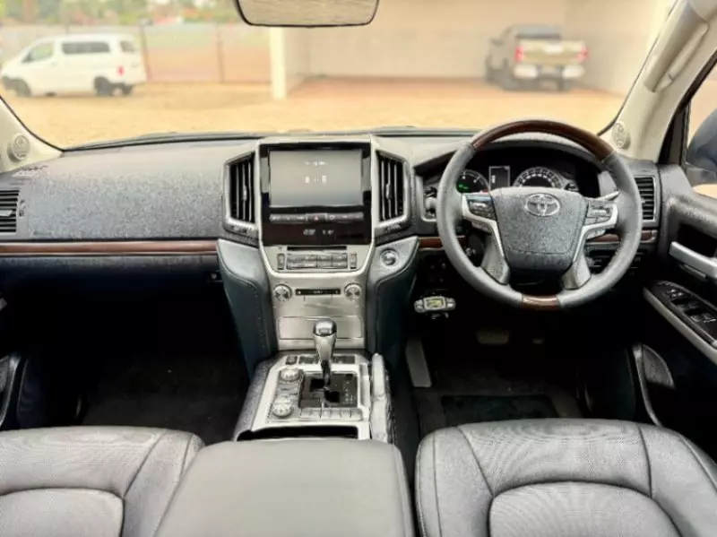Toyota Landcruiser  V8   - 2018