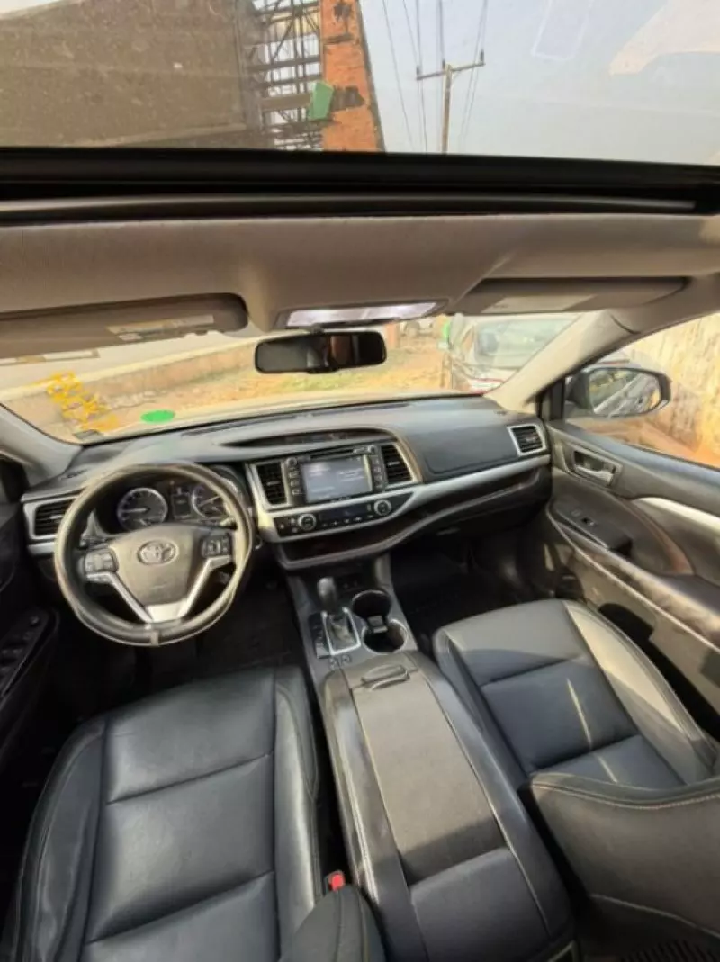 Toyota Highlander   - 2016