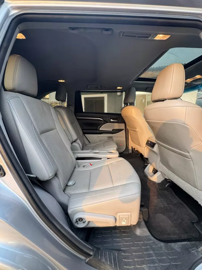 Toyota Highlander   - 2015