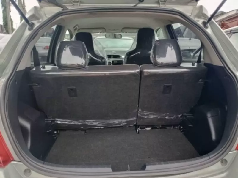 Toyota yaris   - 2011