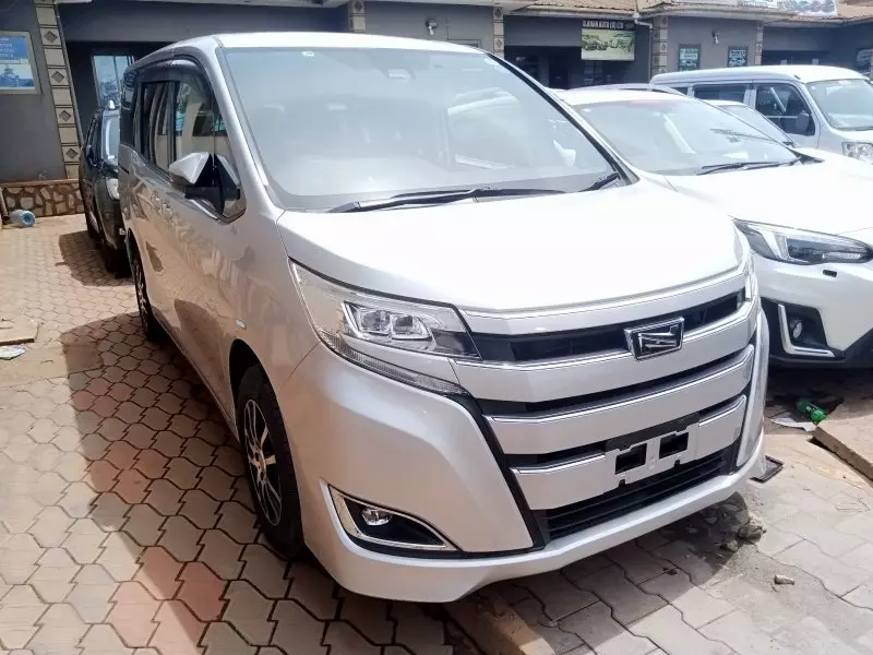 Toyota Noah   - 2015